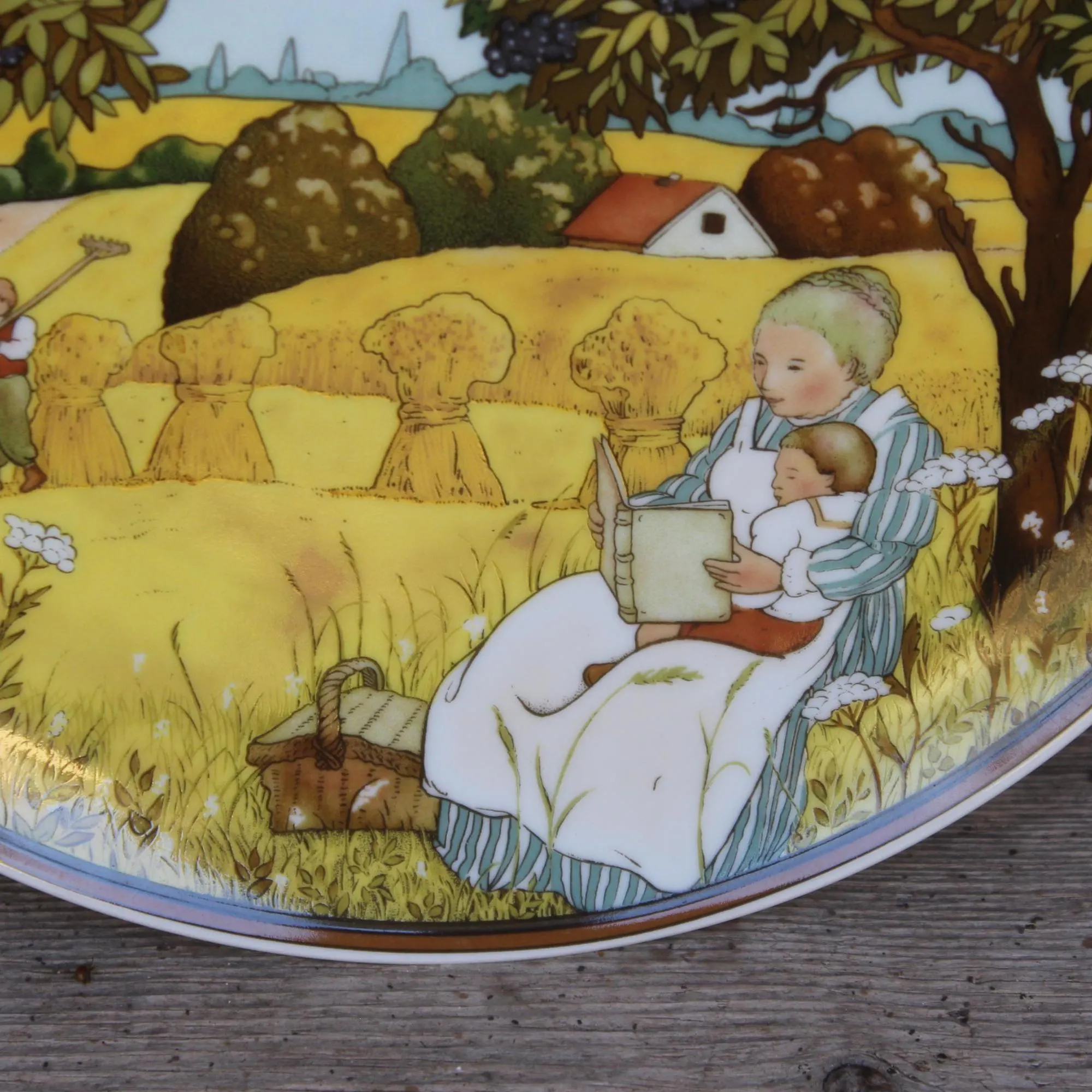 Country-style Mother and Child Ceramic Decorative Plate - View 4