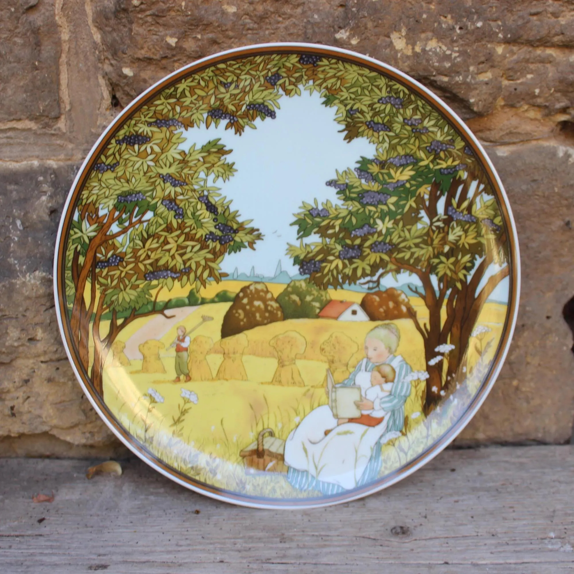 Country-style Mother and Child Ceramic Decorative Plate - View 6