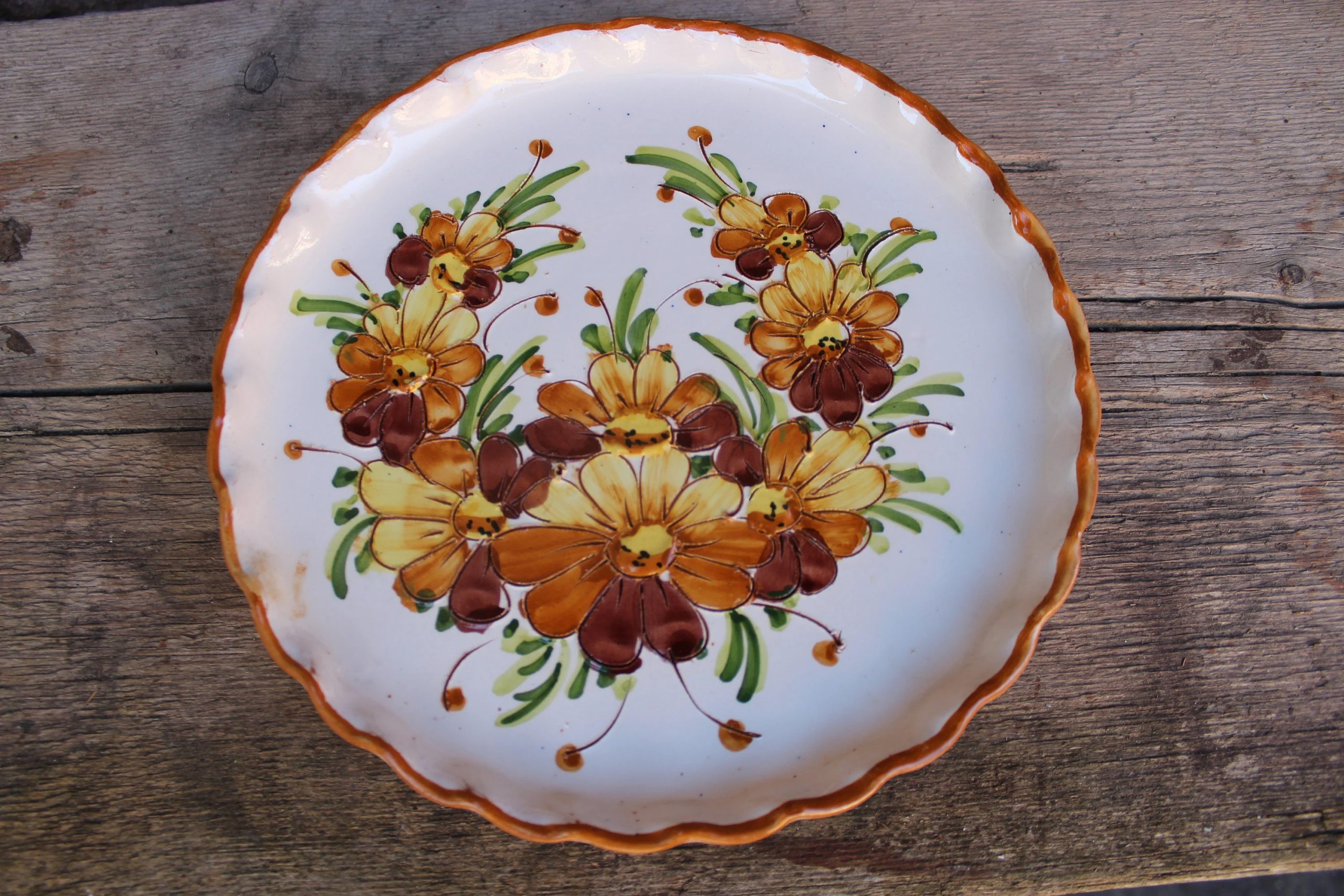 Retro fan shaped floral ceramic plate