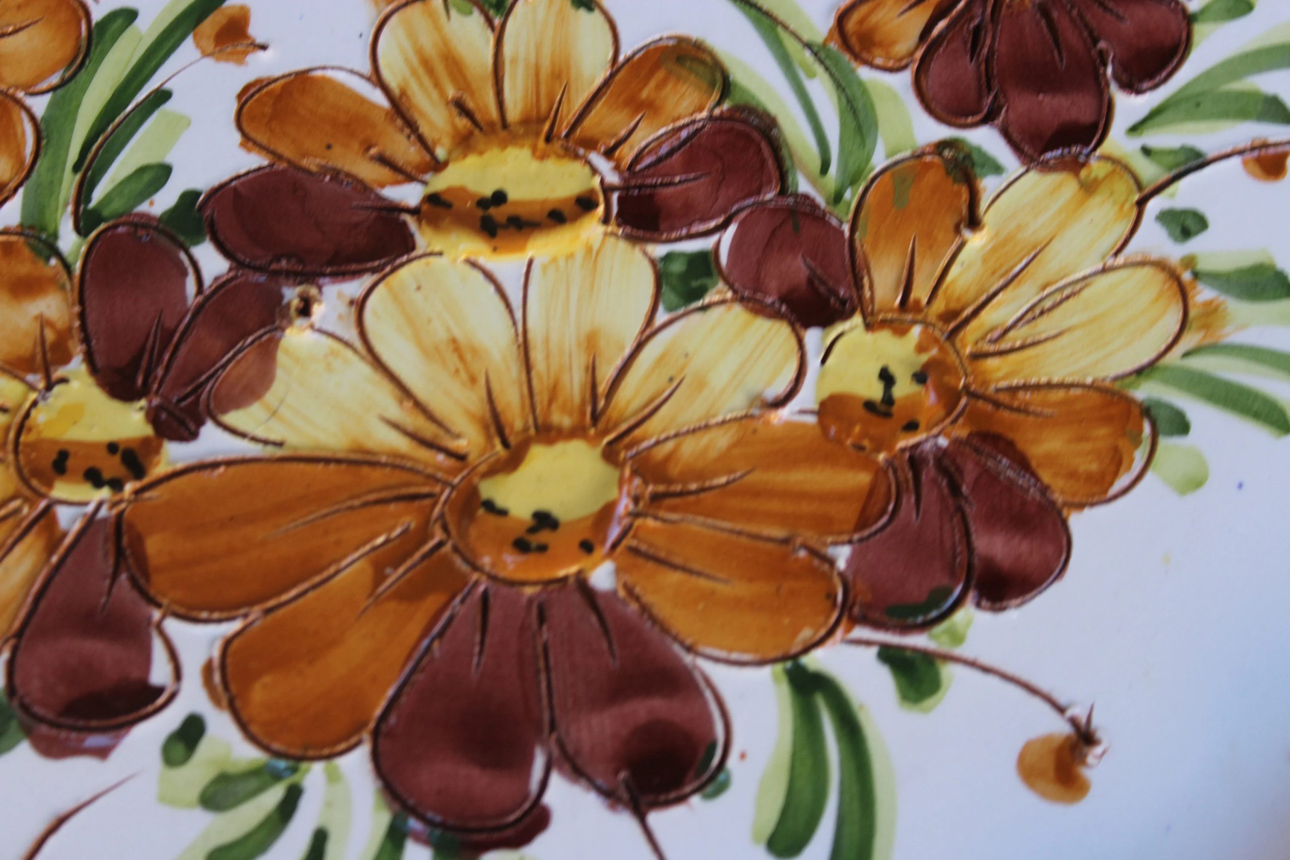 Retro fan shaped floral ceramic plate - View 3