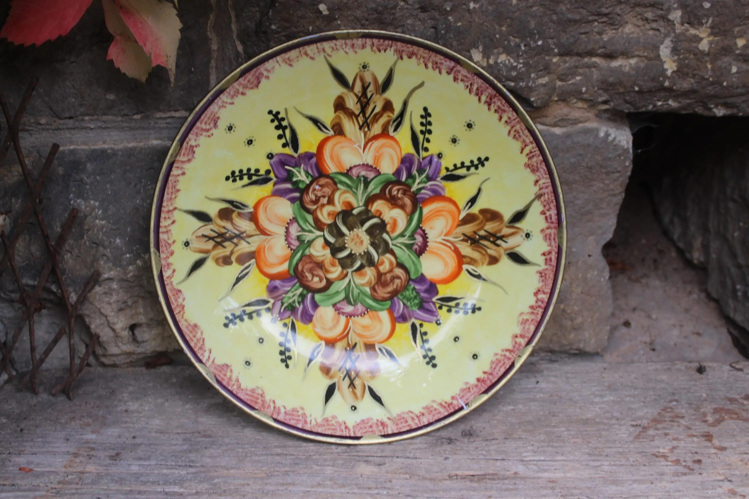 Retro round yellow floral ceramic decorative plate