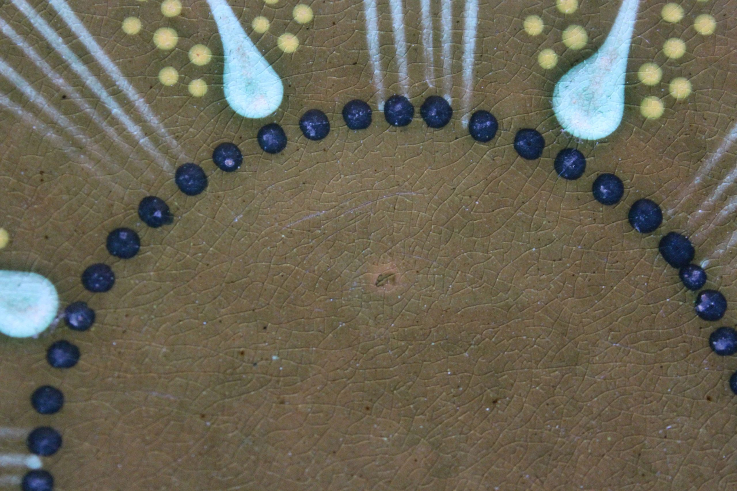 Vintage olive green sunburst ceramic plate - View 4