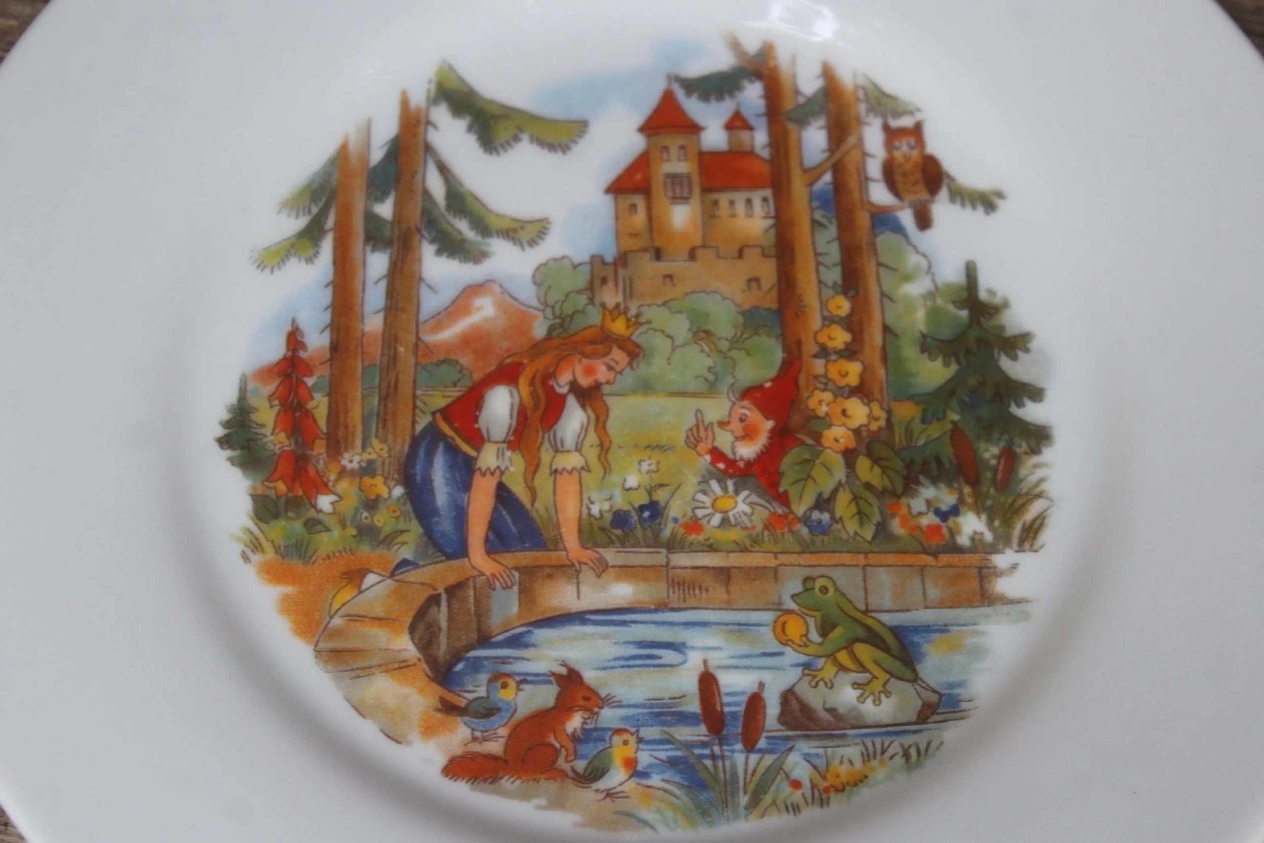 Retro Forest Fairy Tale Scene Ceramic Plate - View 3