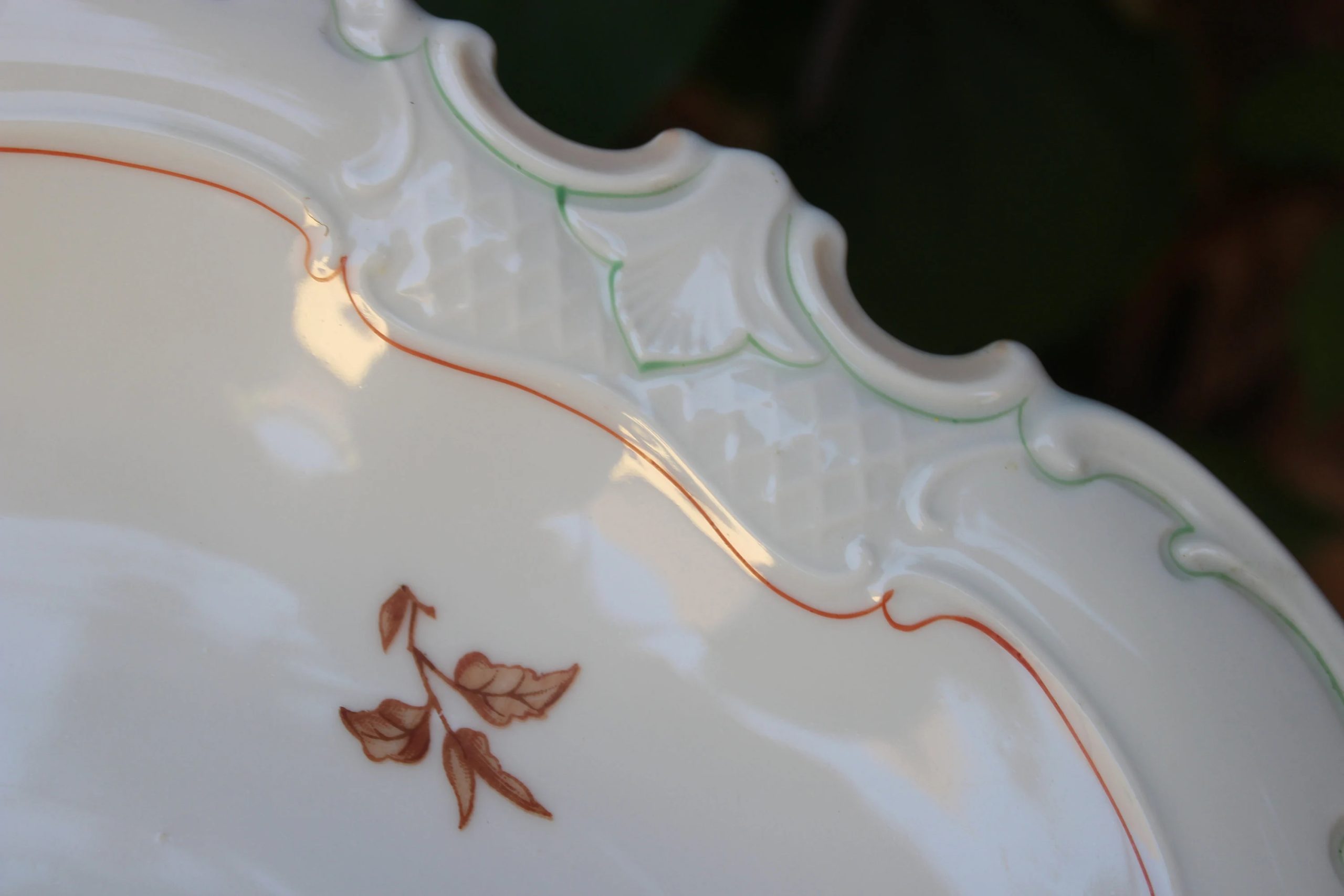 Romantic white floral ceramic dinner plate with plant relief - View 3