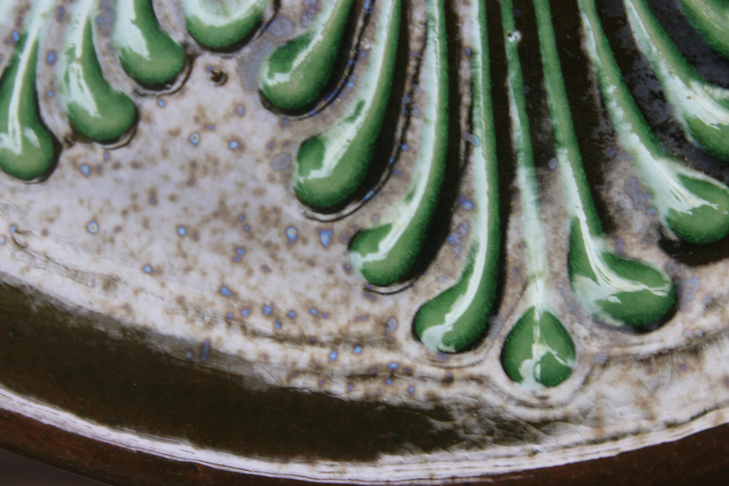 Vintage embossed olive green ceramic plate - View 3